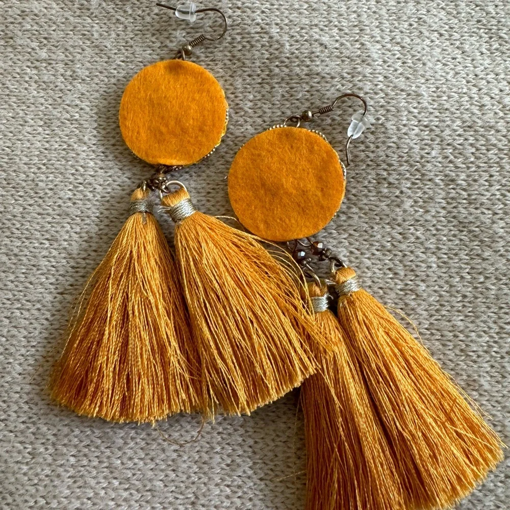Yellow earrings - Picture 2 of 3